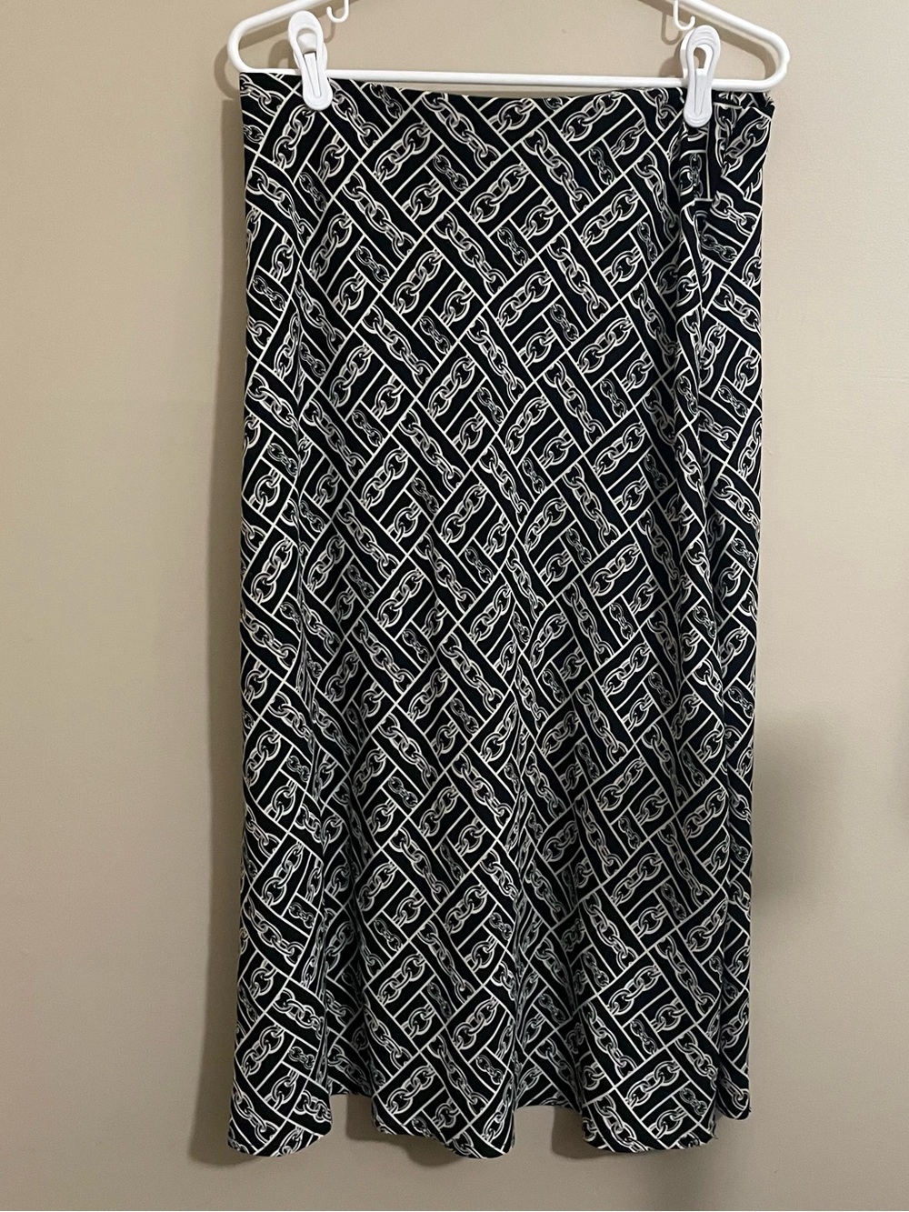 Meg & Margot Women's Black, White & Gold Geometric Chain Print Midi Skirt